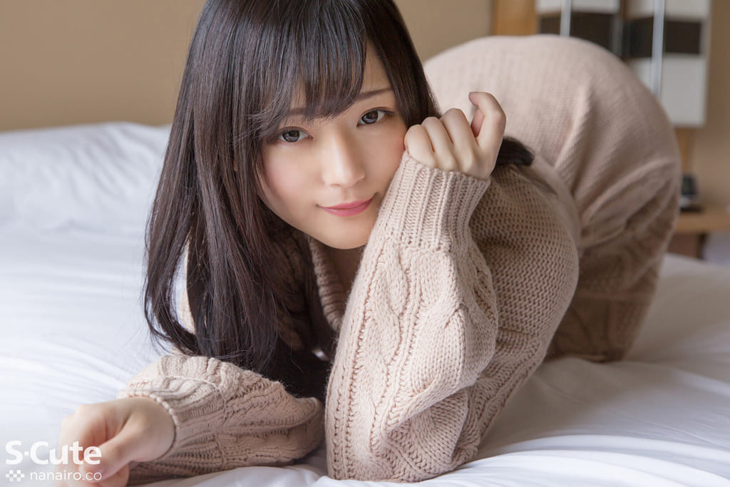 低身長149cmの恥ずかしがりやさんな彼女はアイドルちっくな顔立ちが眩しいですがパイパンなので更に眩しい