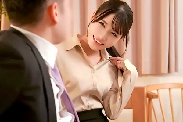 宮西ひかる 美人秘書を家に泊めたら酒に酔ってキス魔に豹変して…ベロキスしまくってNTR中出し！