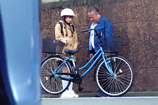 松本いちか 自転車のチェーンが外れて困ってるJKを自宅に連れ込んで…レイプで処女を喪失してしまう